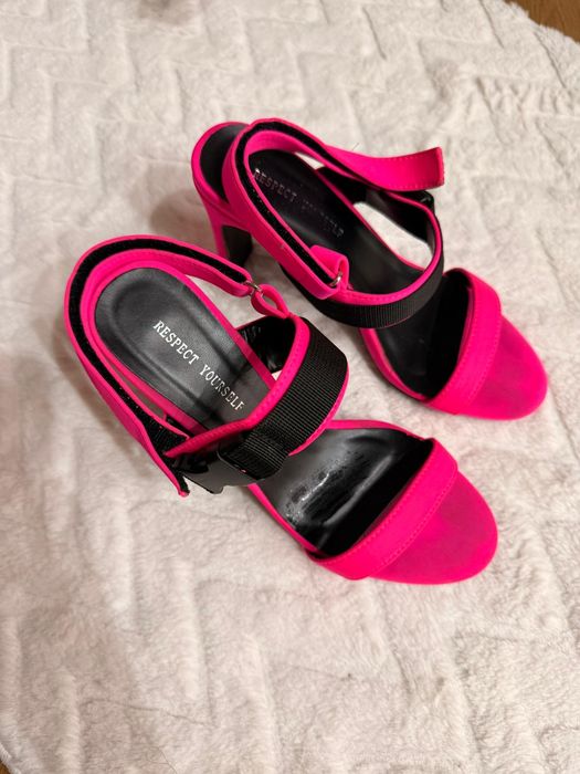 Босоножки от РЕСПЕКТ яркие