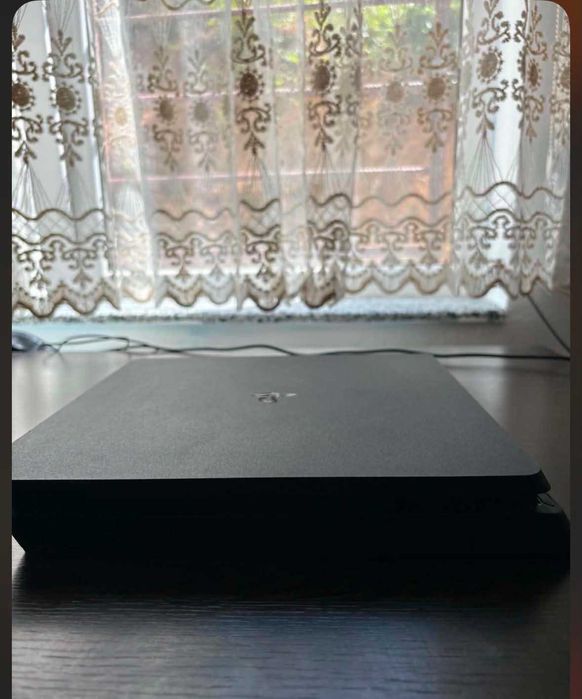Ps 4 slim почти нов