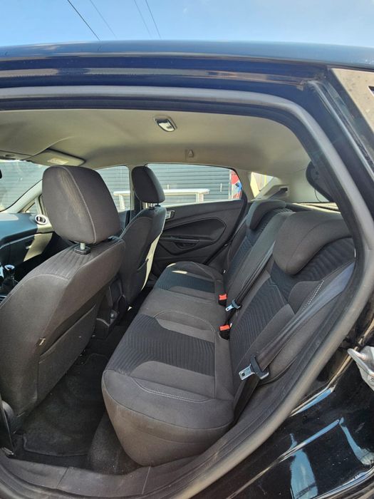 Vand Ford Fiesta titanium pret negociabil