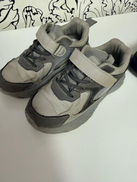 Продам детскую обувь