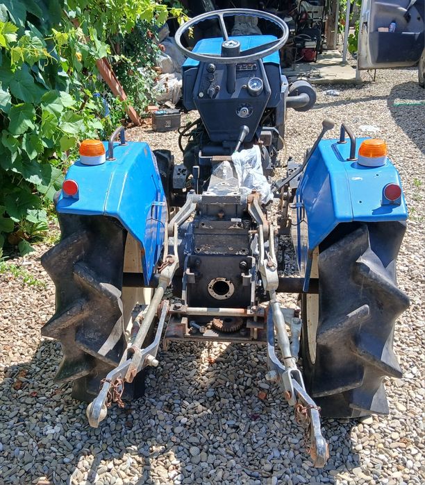 Tractoras japonez Mitsubishi