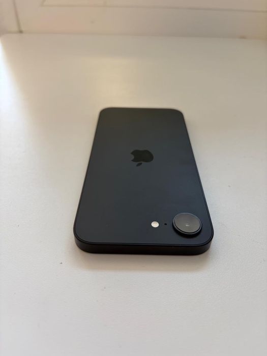 iPhone 16e black 128 GB