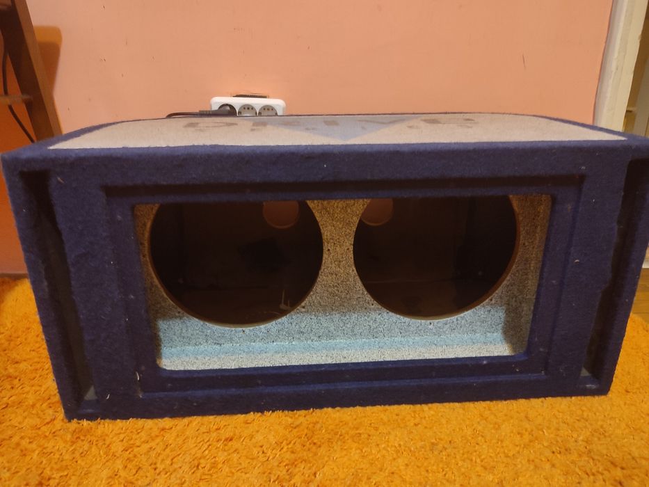 Vând incintă pentru boxe carcasa