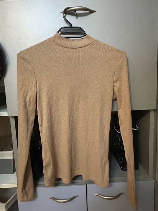 Блузи и пуловери