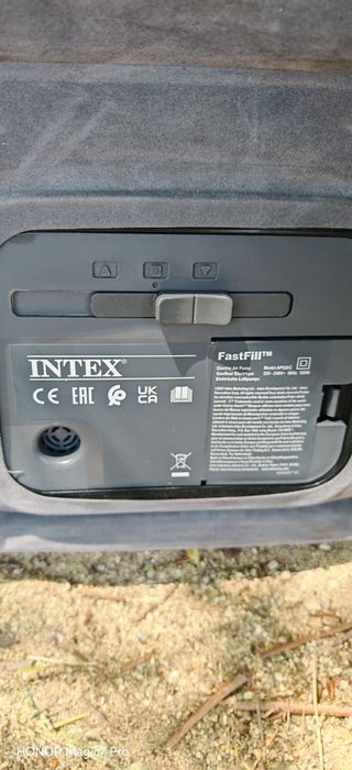 Надуваем матрак INTEX Comfort Plush, 137x191x33 см, Вградена ел.помпа