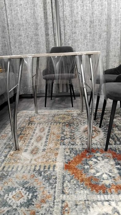 Кухонный стол со стульями