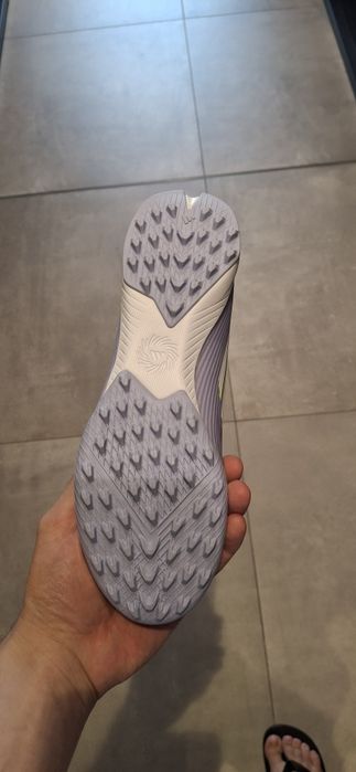 Футболни обувки (стоножки/бутонки) adidas