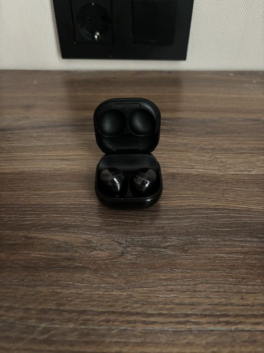 Продам наушники Samsung Galaxy Buds Pro