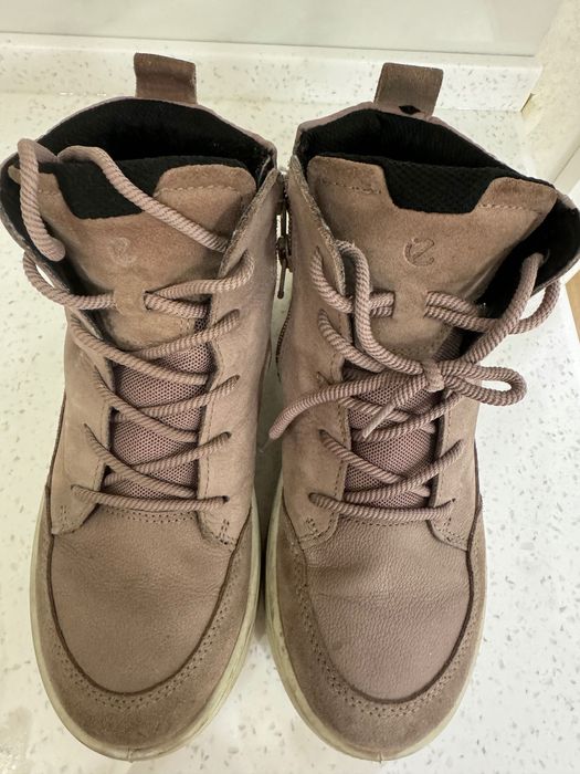 Ботинки демисезонные Ecco на девочку размер 35