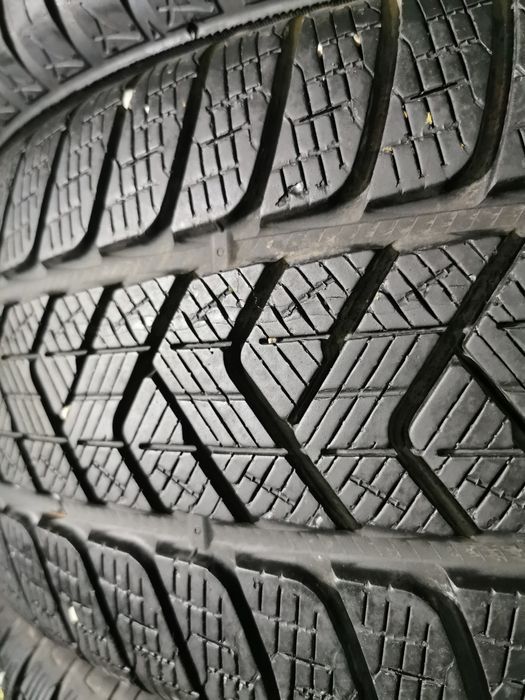 235 60 18 anvelope cauciucuri iarna suv 4X4 Hyundai kia Mazda Toyota