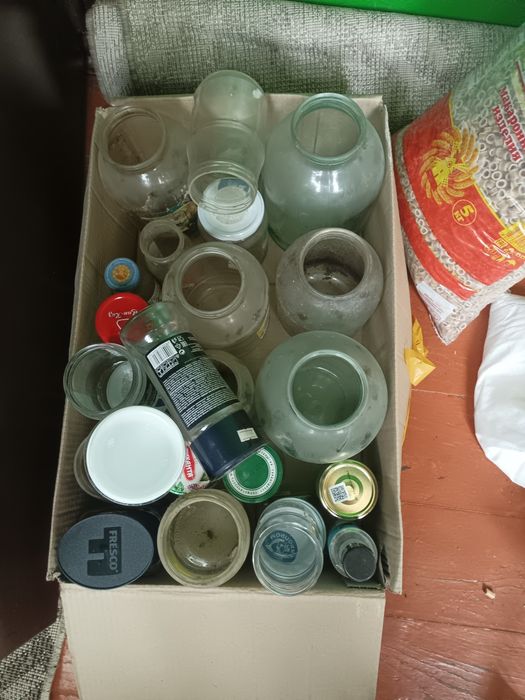 Отдам банки бесплатно