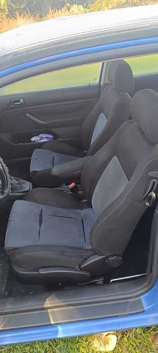 Продавам голф 4 1.6 SR двуврат на части