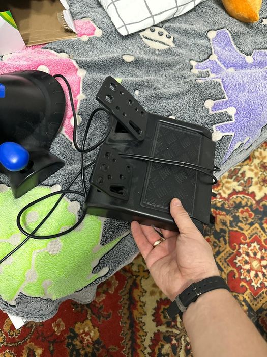 Игровой руль с педалями
