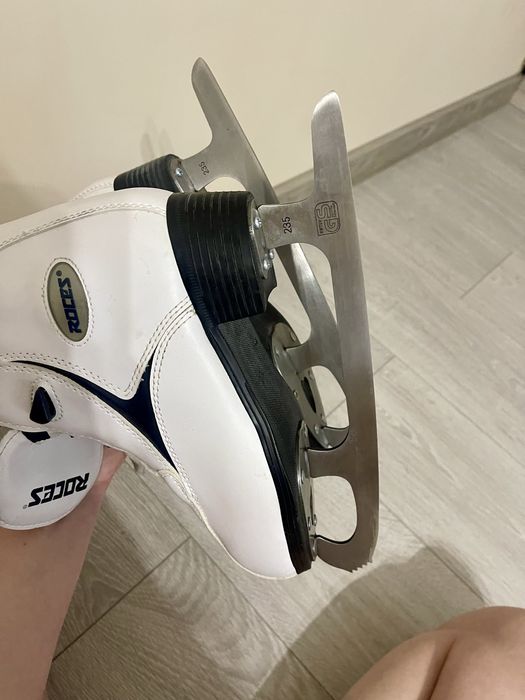 Коньки фигурные