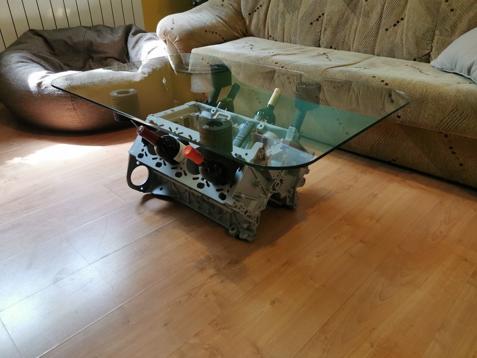 Холна маса от V образен блок на двигател