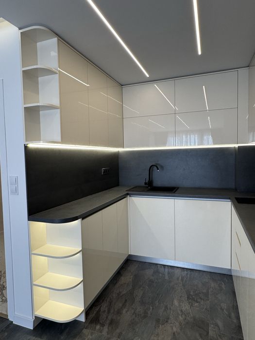 Продавам луксозен двустаен апартамент в Panorama Park East