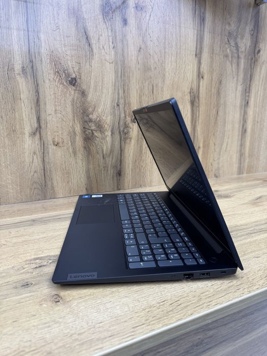 Noutbook Lenovo Intel N 4500 4/256 gb 6 oy garantiya