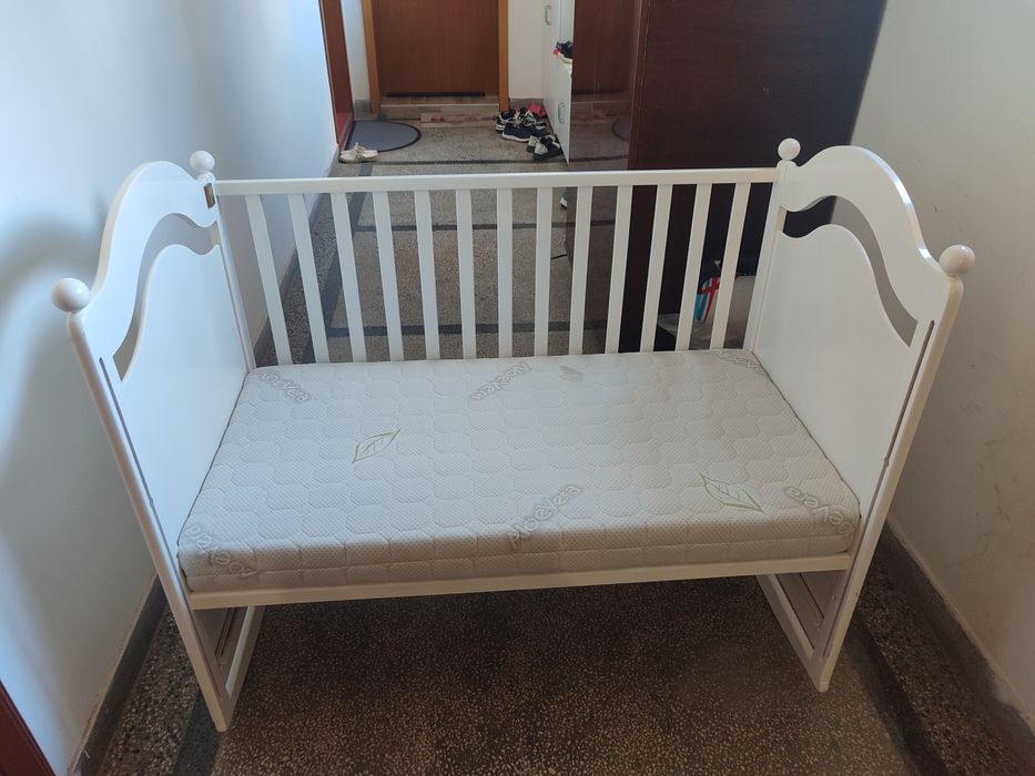 Детско Бебешко дървено легло
