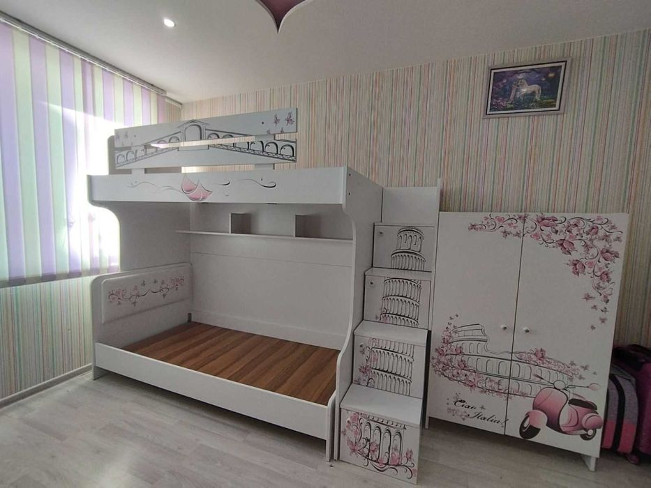 Двуетажно детско легло с гардероб