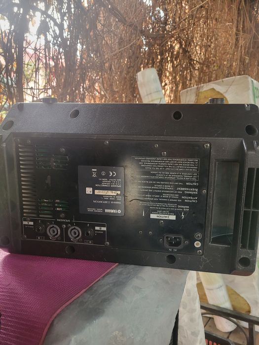Колонка  Peavey PV 118).