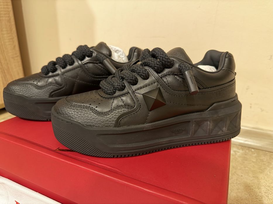 Обувки Valentino