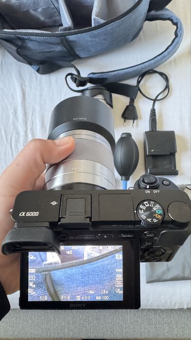 Vand Aparat foto a6000 plus 2 obiective si accesorii