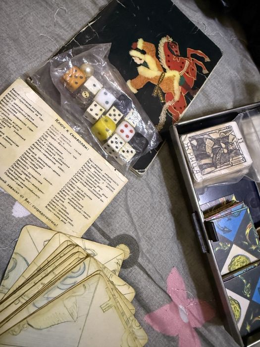 Продаются  карты для гадания.