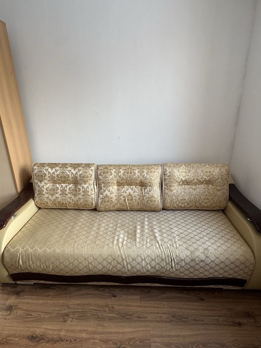 Продаю диван в нормальном состоянии