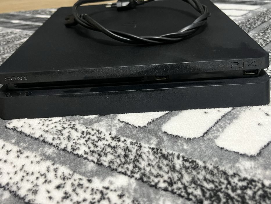 Vand ps 4 slim ca nou