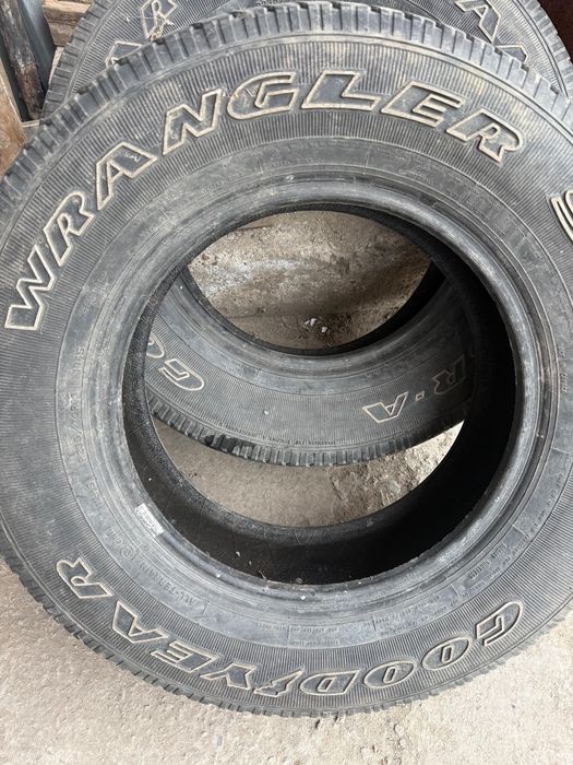 Продам шины 235/70R16