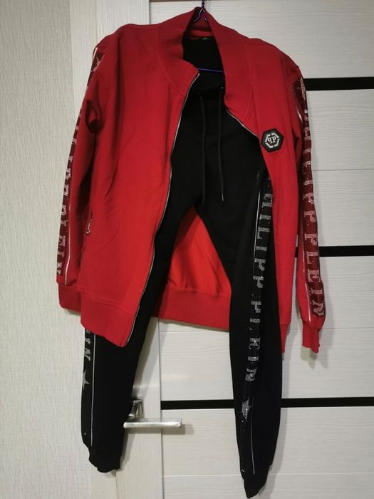 Продам спортивный костюм