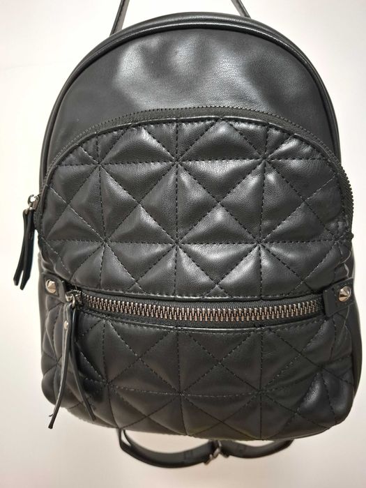 мека кожена раница