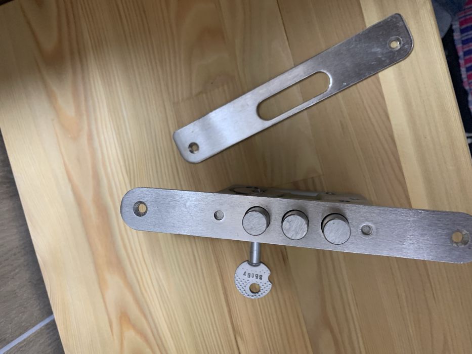 Продаю дверные замки