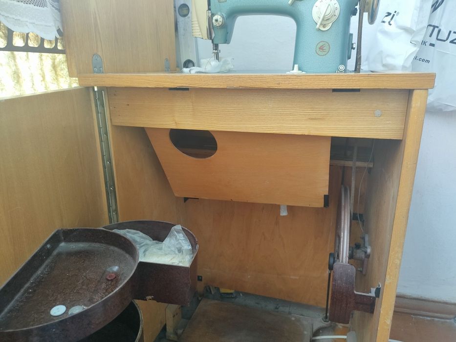 Продам швейную машинку