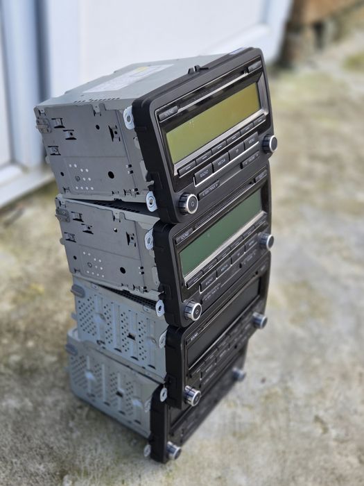 Оригинално радио за Фолксваген,Сеат,Шкода.
Свален