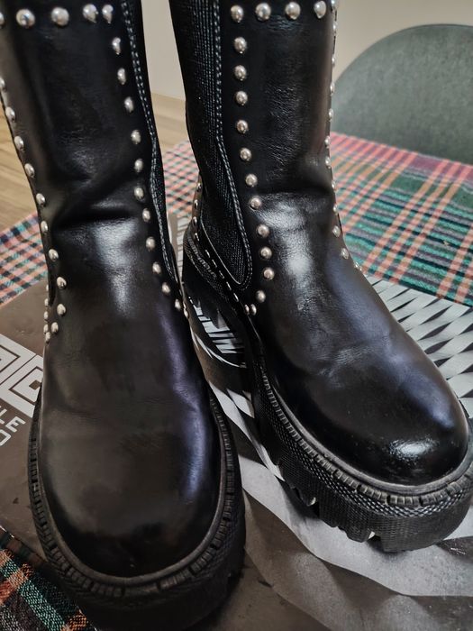 Боти  Dee Zee от ССС, Еко кожа. Отговарят на р-р 38. Цена 20л. Цена в