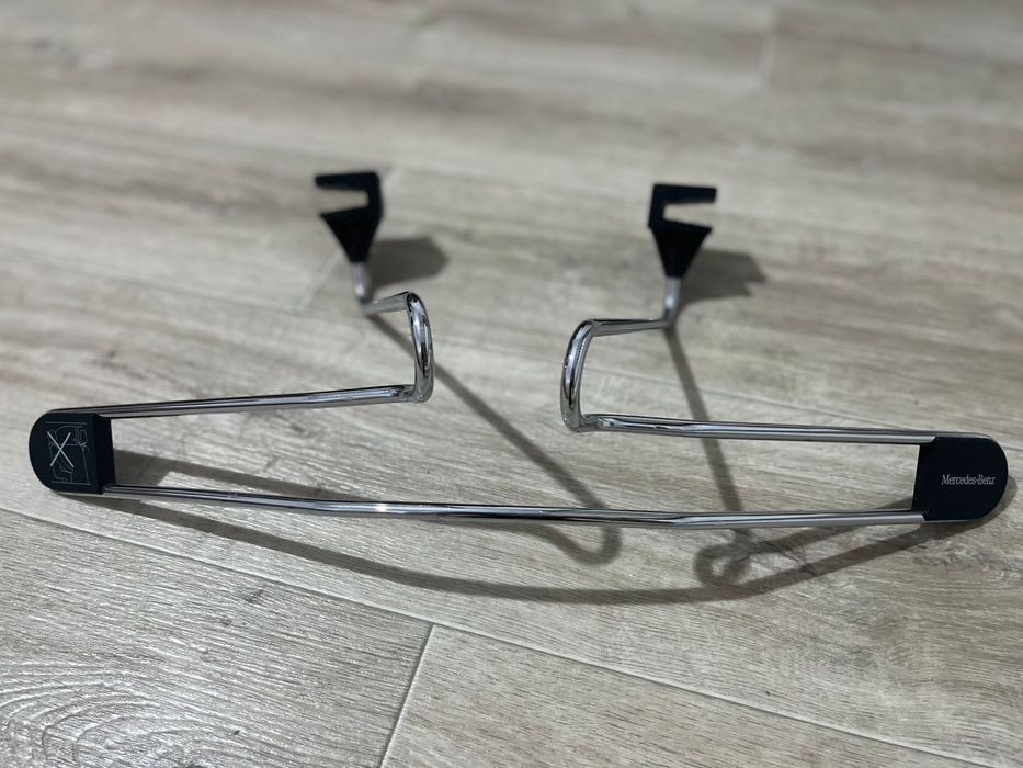 Автомобильная вешалка