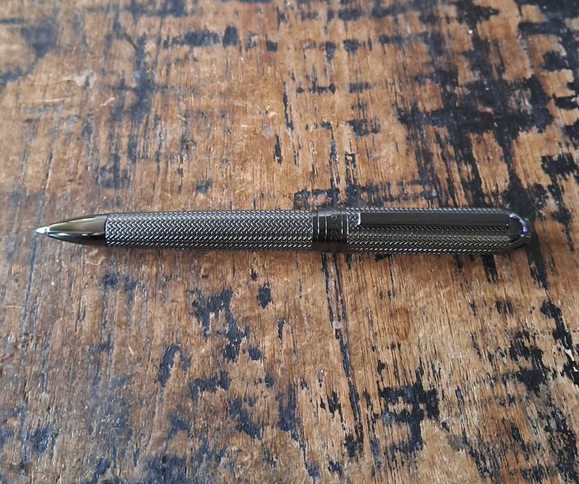 химикалка HUGO BOSS Gun метал с шарки тип рибена кост