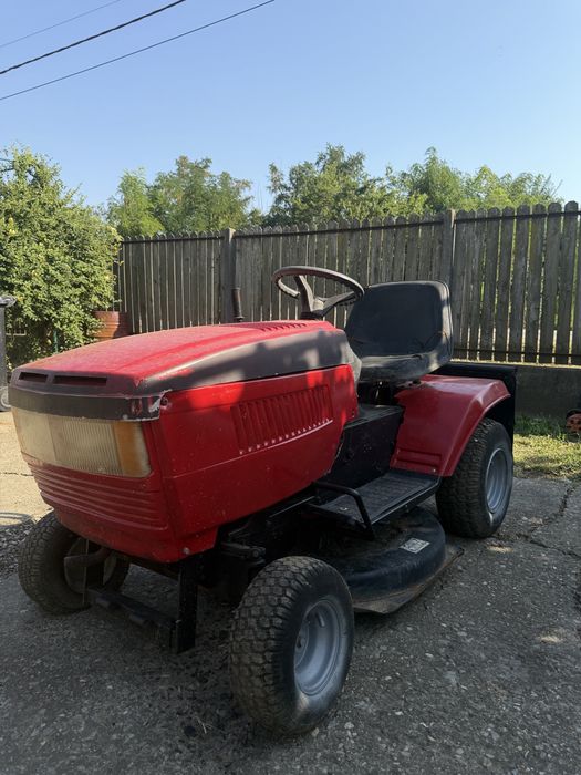 Vand tractoras MTD pentru tuns gazonul