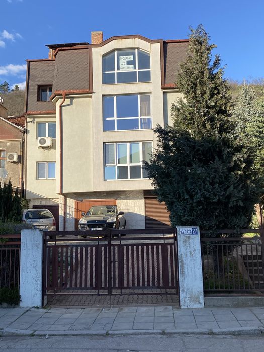 МЕЗОНЕТ 195кв гр.Дупница център, затворен комплекс+парко място