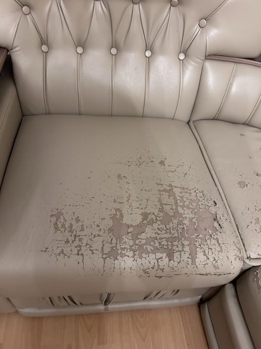 Гостевой диван в среднем состоянии