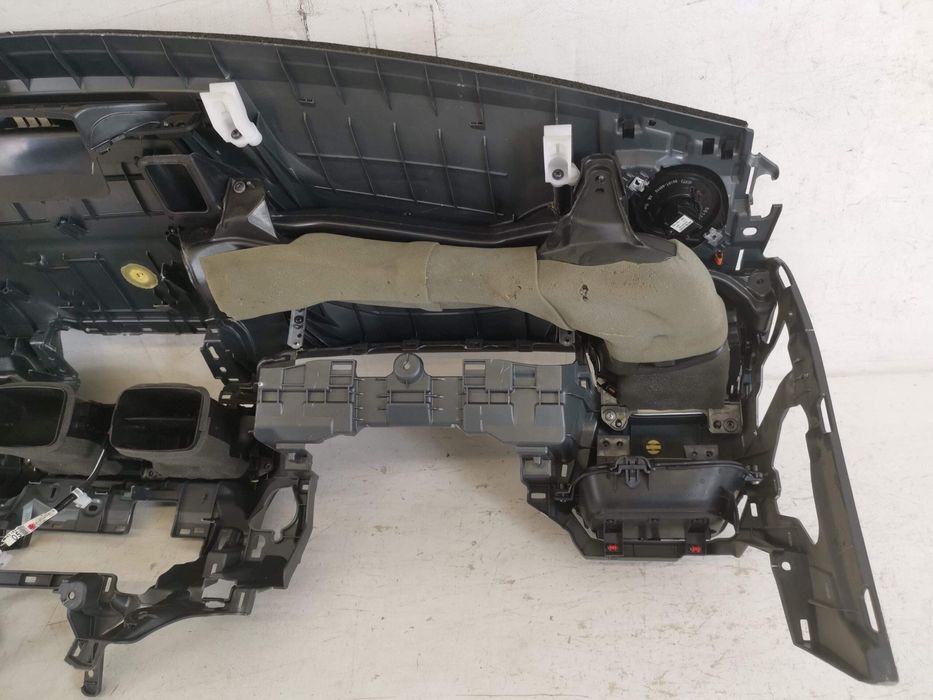 Тойота РАВ4 / Toyota RAV4 Оригинална арматурна табло в добро състояние