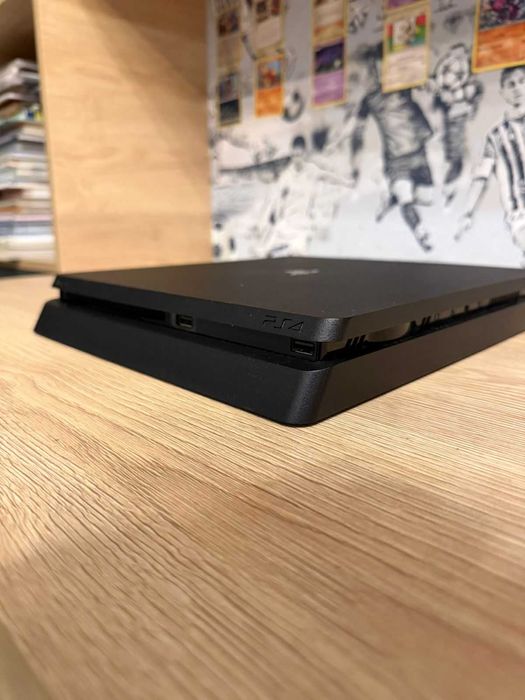 Sony PlayStation 4 PS4 + 2 геймпада + игры