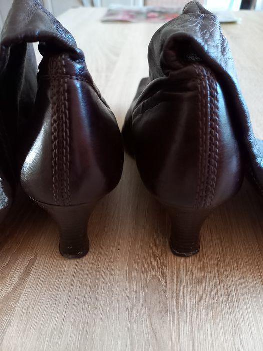 Cizme dama,cu toc,piele,marimea 38.Pret.30 lei.