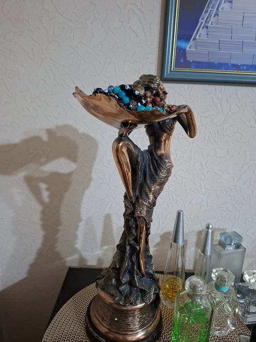 Продаю статуэтку .