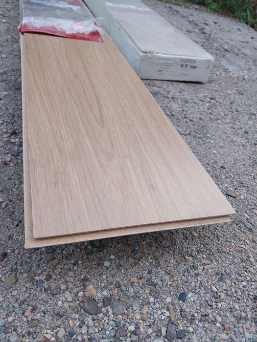 В наличии 4м/2 нового ламината.