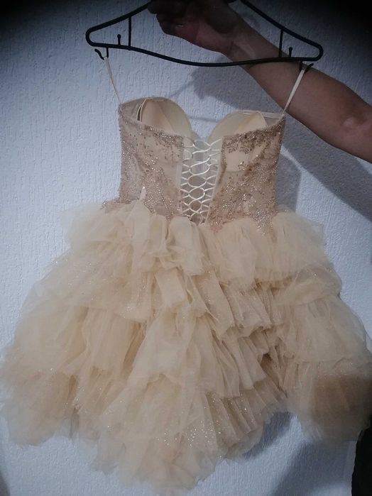 Къса бална рокля