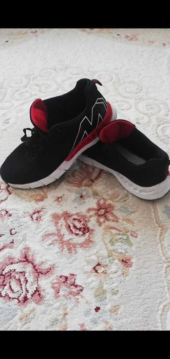 продам кроссовки