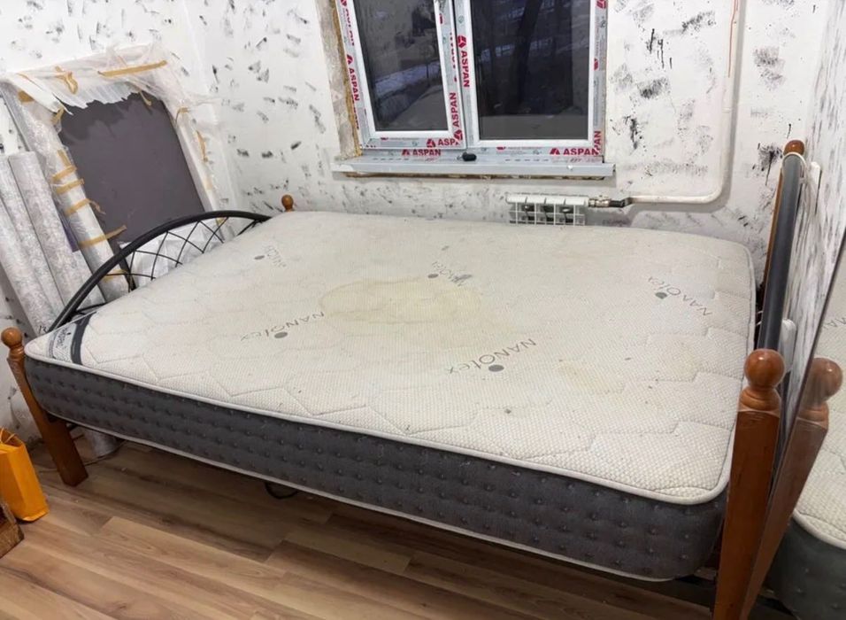 Продам кровать с матрасом