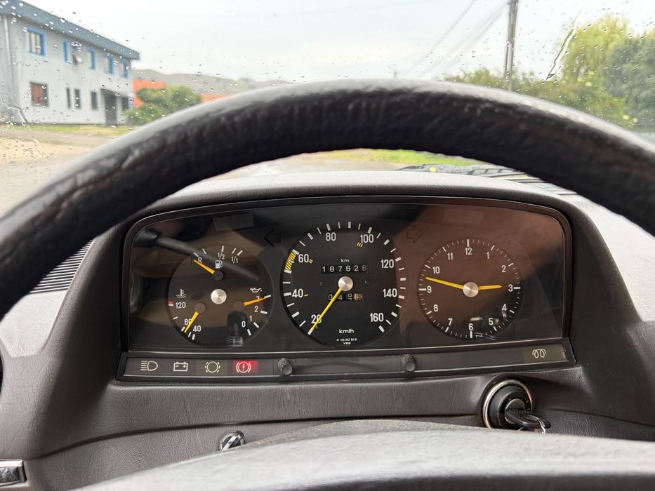 MERCEDES-BENZ E-Class 1981 — imagine 4